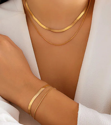 Minimal Metal Bracelet — Modern Everyday Elegance